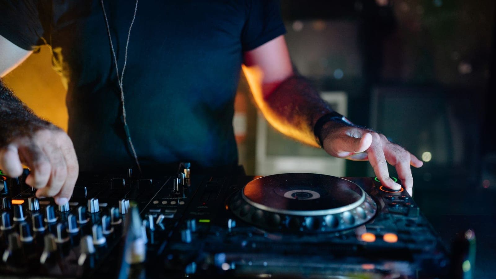 Native Instruments acabó vendida a trozos: qué significa para la sala que amortiza una cabina a diez años