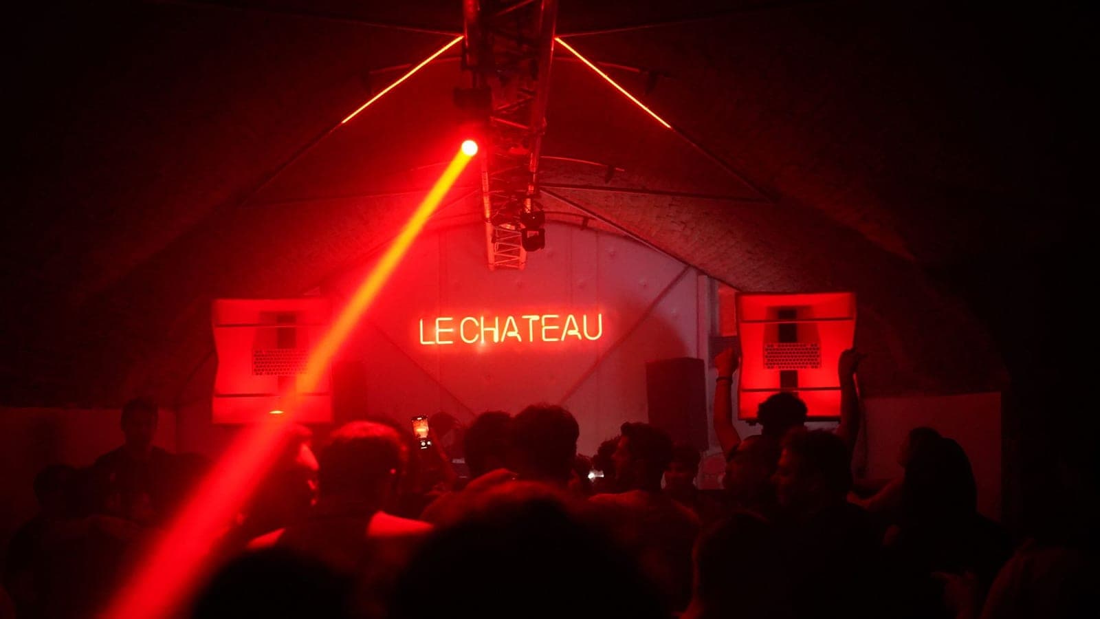 Alemania saca los clubs del cajón de los salones de juego y crea la categoría «Musikclubs» en su urbanismo, pero el proyecto se niega a tratarlos como instalación cultural